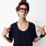 qq个性男生全身头像图片_WWW.WHOISQQ.COM