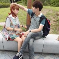 qq头像图片男生低头解鞋带_WWW.WHOISQQ.COM