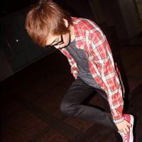 qq头像图片男生衣服碎花_WWW.WHOISQQ.COM