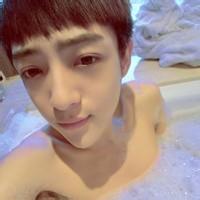 qq头像图片男生浴缸照_WWW.WHOISQQ.COM