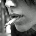 嘴唇流血男生头像图片_WWW.WHOISQQ.COM