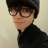 qq男生趴桌子头像图片_WWW.WHOISQQ.COM