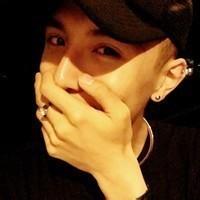 qq男生趴桌子头像图片_WWW.WHOISQQ.COM