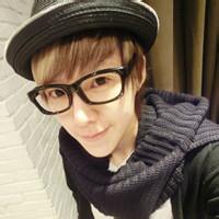 qq男生镜框重影头像图片_WWW.WHOISQQ.COM