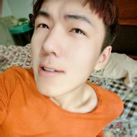 男生哈哈大笑头像图片_WWW.WHOISQQ.COM