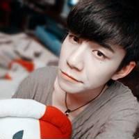 男生哈哈大笑头像图片_WWW.WHOISQQ.COM