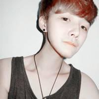 男生哈哈大笑头像图片_WWW.WHOISQQ.COM