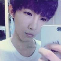 男生哈哈大笑头像图片_WWW.WHOISQQ.COM