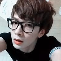 qq墨镜男生犀利头像图片_WWW.WHOISQQ.COM