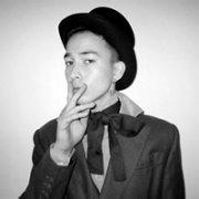欧美礼帽男生头像图片_WWW.WHOISQQ.COM