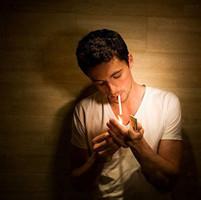 酒吧富二代男生头像图片_WWW.WHOISQQ.COM