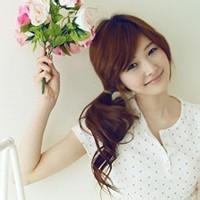 手里拿花男生头像图片_WWW.WHOISQQ.COM