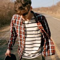 男生阳光侧脸头像图片_WWW.WHOISQQ.COM