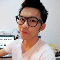 近视眼镜男生头像图片_WWW.WHOISQQ.COM