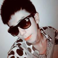 近视眼镜男生头像图片_WWW.WHOISQQ.COM