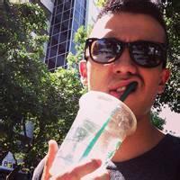 qq男生头像图片墨镜男_WWW.WHOISQQ.COM