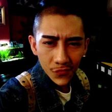 点打火机男生的头像图片_WWW.WHOISQQ.COM