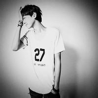 落寞男生头像图片黒白_WWW.WHOISQQ.COM