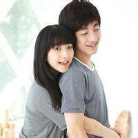 女生抱着男生头像图片_WWW.WHOISQQ.COM