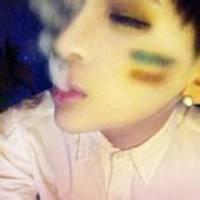 彩色烟雾男生头像图片_WWW.WHOISQQ.COM