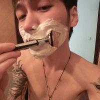男生赤膊头像图片_WWW.WHOISQQ.COM