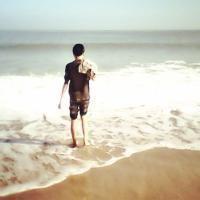 海边风景男生头像图片_WWW.WHOISQQ.COM