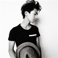 向左看的头像图片男生_WWW.WHOISQQ.COM