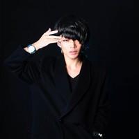 穿黑色衣服男生头像图片_WWW.WHOISQQ.COM