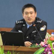 男生警察头像图片_WWW.WHOISQQ.COM