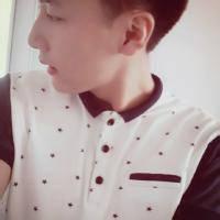 qq头像图片男生坐在地上_WWW.WHOISQQ.COM