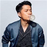 头像图片男生吹泡泡糖_WWW.WHOISQQ.COM