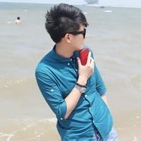 男生仰头向阳的头像图片_WWW.WHOISQQ.COM