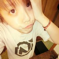 qq头像图片男生双手遮眼_WWW.WHOISQQ.COM