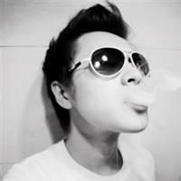 男生头像图片叼烟带眼镜_WWW.WHOISQQ.COM