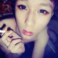 男生头像图片叼烟带眼镜_WWW.WHOISQQ.COM