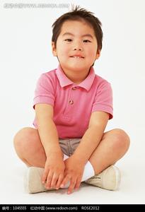男生盘腿背影头像图片_WWW.WHOISQQ.COM