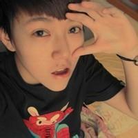 光头成熟男生个性头像图片_WWW.WHOISQQ.COM