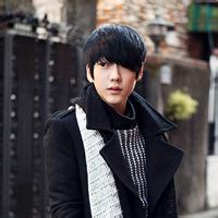 清新帅气韩国男生头像图片_WWW.WHOISQQ.COM