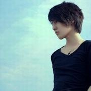 外国悲伤男生头像图片_WWW.WHOISQQ.COM
