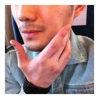 男生半身照qq头像图片_WWW.WHOISQQ.COM