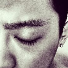 qq男生头像图片夜景背面_WWW.WHOISQQ.COM