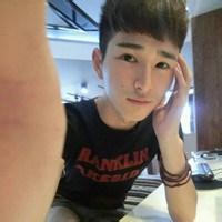 沉默帅气男生头像图片_WWW.WHOISQQ.COM