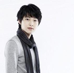男生头像图片带围巾_WWW.WHOISQQ.COM