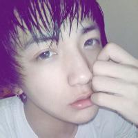 头发凌乱男生气质头像图片_WWW.WHOISQQ.COM