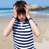 13岁qq齐刘海男生头像图片_WWW.WHOISQQ.COM