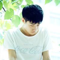 男生暖色调头像图片_WWW.WHOISQQ.COM