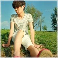 男生暖色调头像图片_WWW.WHOISQQ.COM
