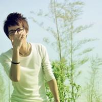男生暖色调头像图片_WWW.WHOISQQ.COM