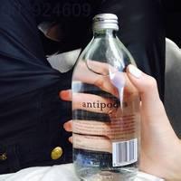 男生头像图片拿着饮料_WWW.WHOISQQ.COM