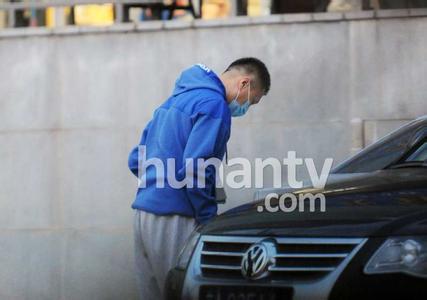 拷贝戴口罩男生头像图片_WWW.WHOISQQ.COM